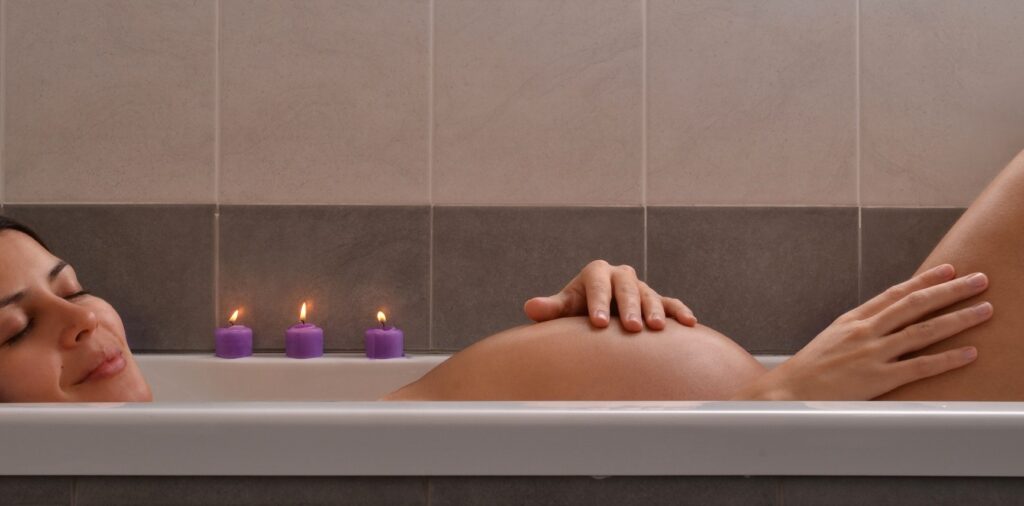 Bagno con oli in gravidanza
